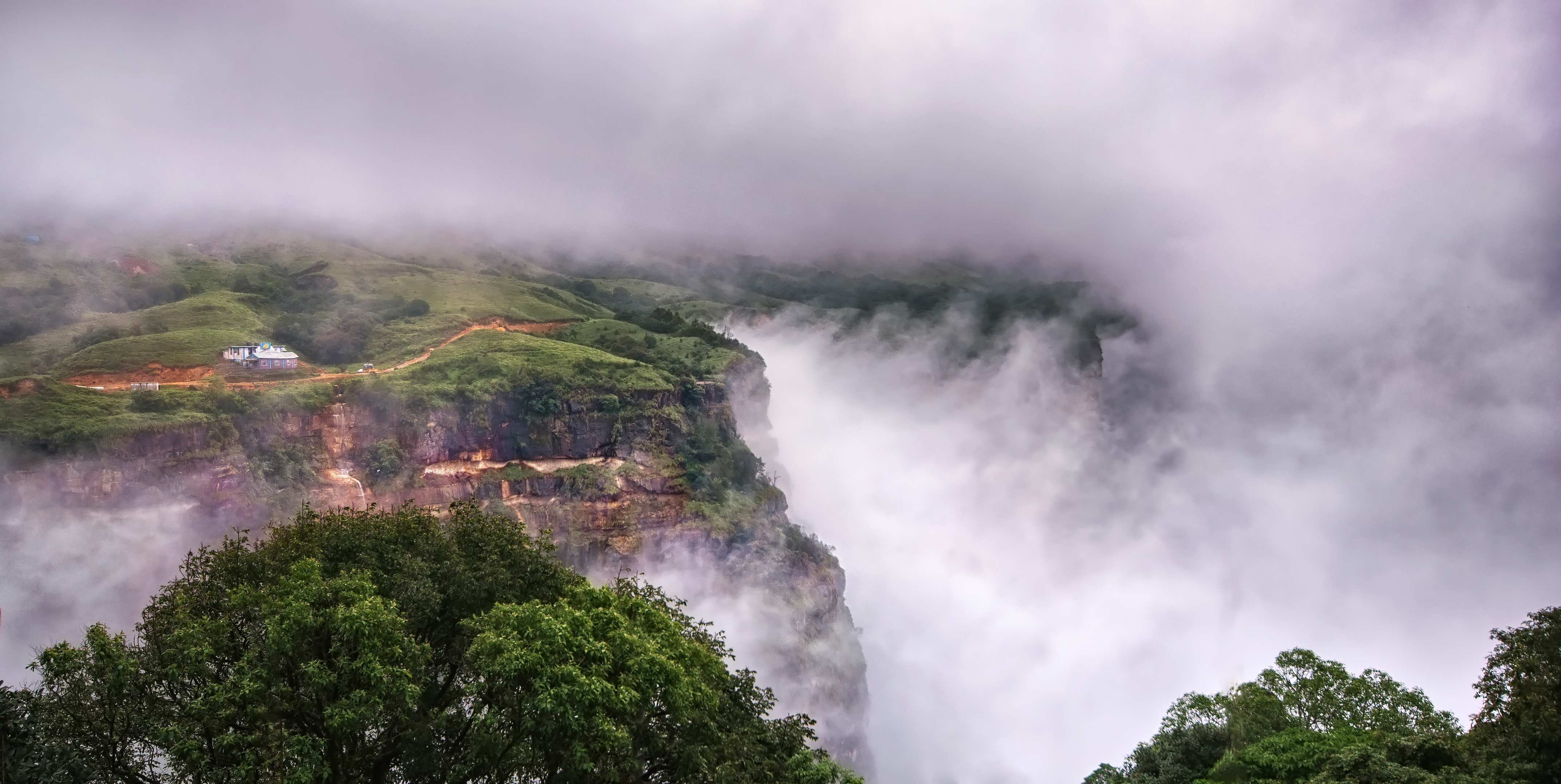 Nohsngithiang (Seven Sisters Falls)